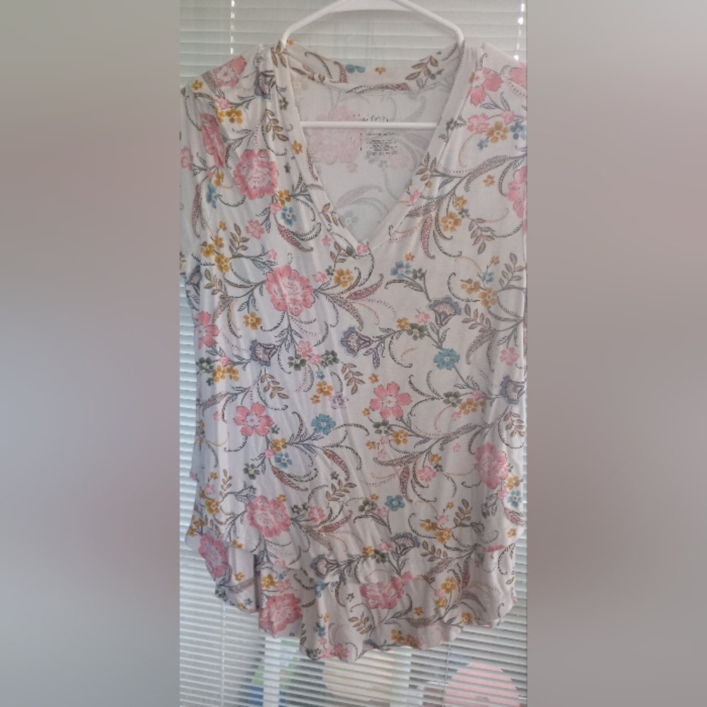 Latched Mama boyfriend nursing tee